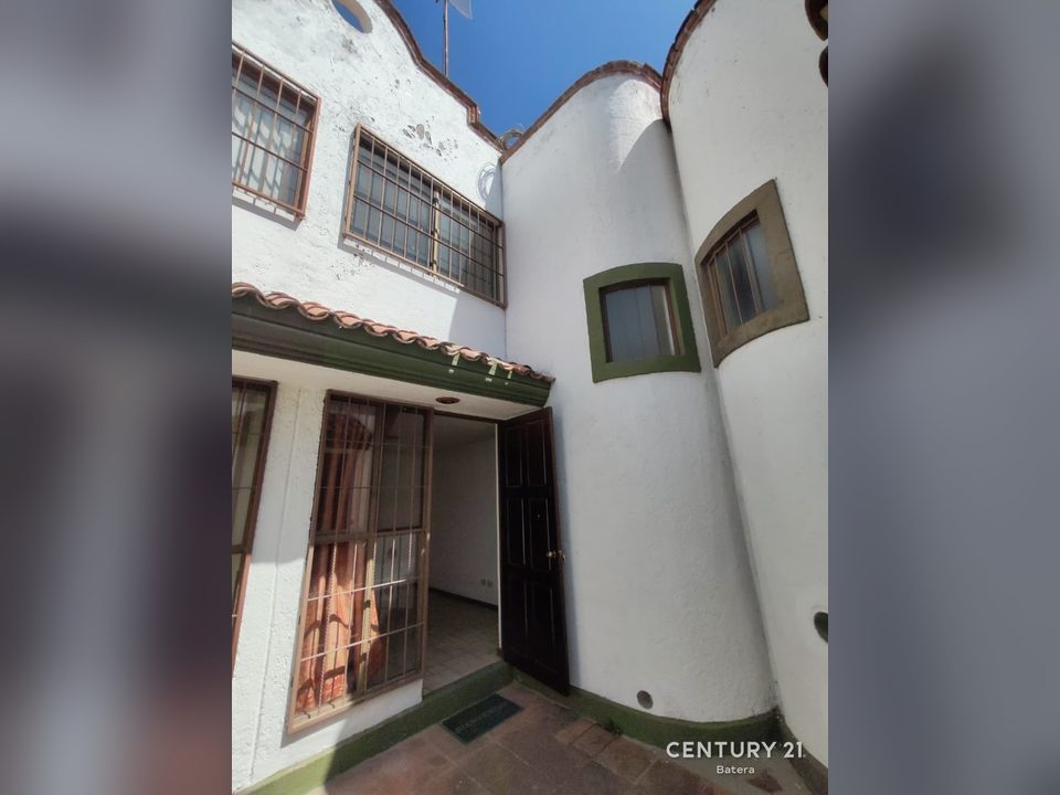 Casa en condominio, 2 recámaras en Av. Yarumela, cerca de la Recta a Cholula