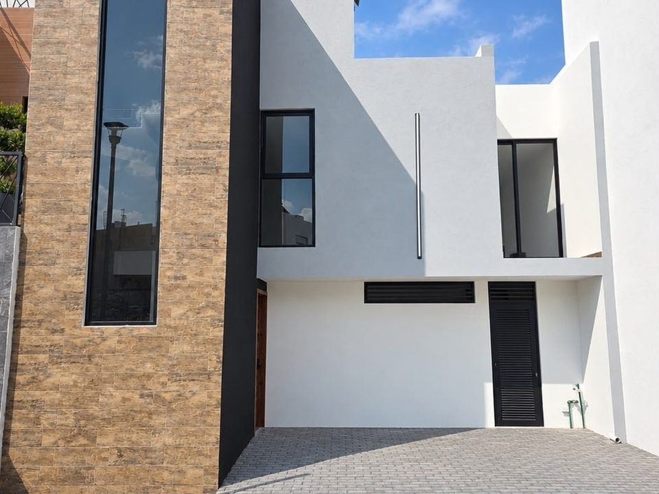 Casa nueva de 3 recámaras con jardín privado y roof garden en Puebla