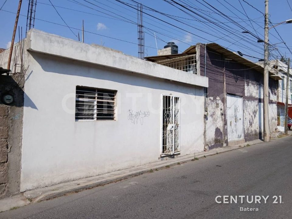Casa para remodelar con departamento en Casa Blanca, sobre Av. Nacional Norte