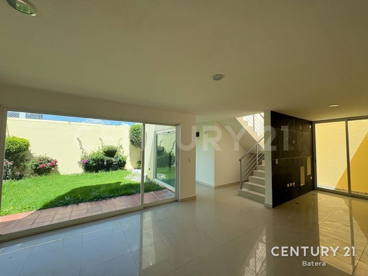 Casa con jardín, foto 2 de 17