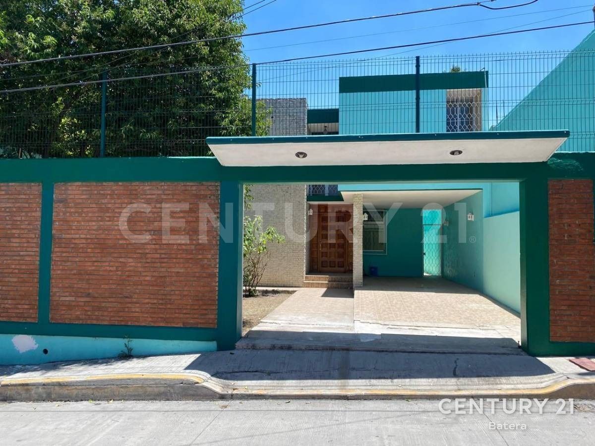 Casa de 3 recámaras con jardín, foto 1 de 17