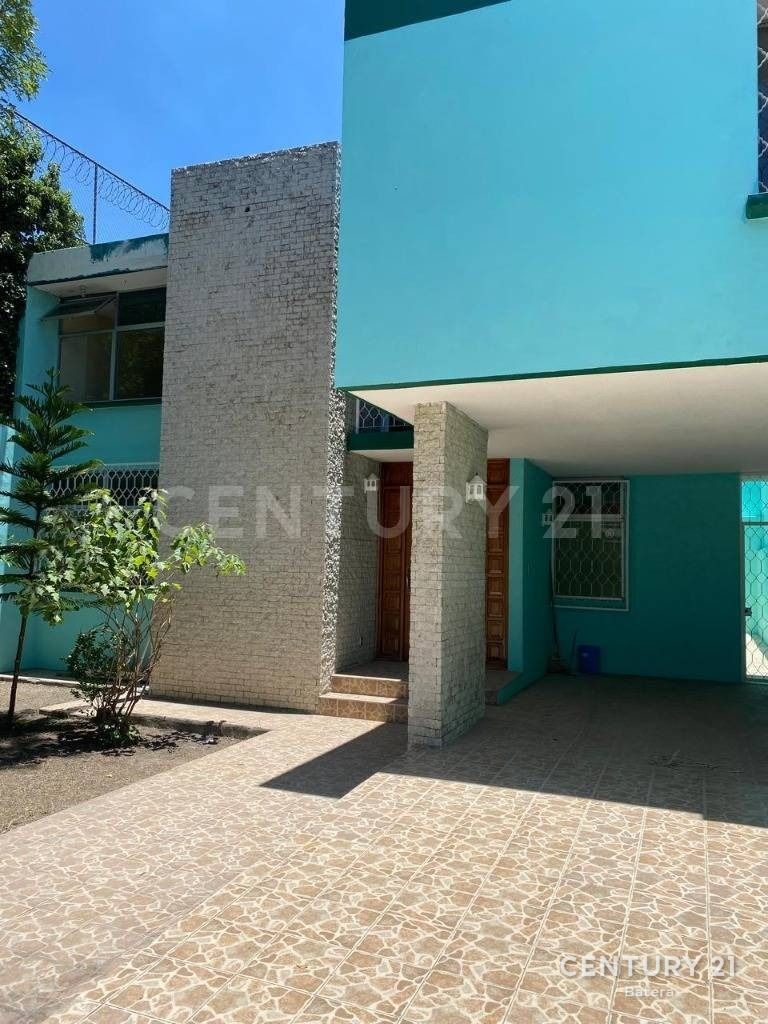 Casa de 3 recámaras con jardín, foto 2 de 17