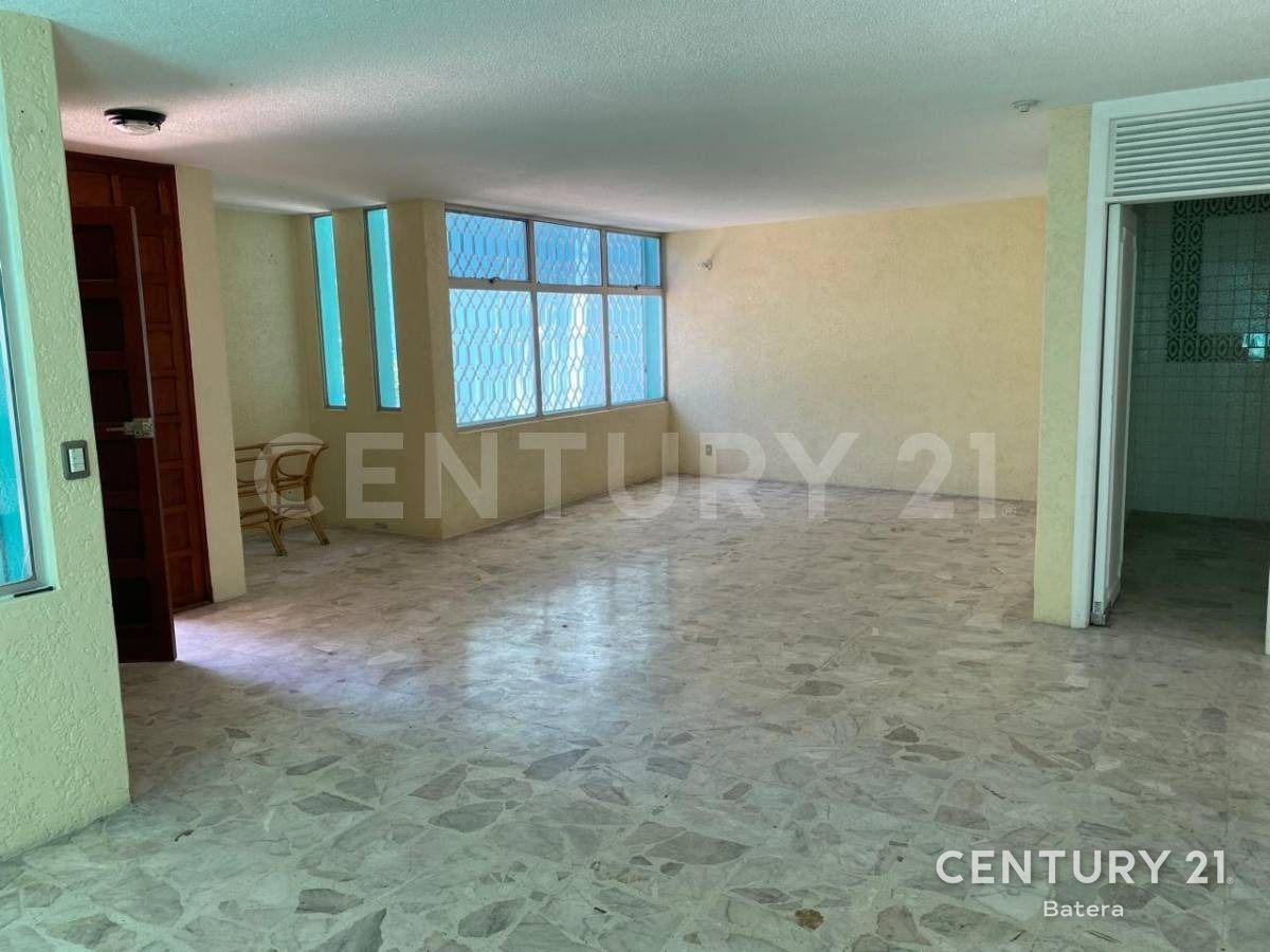 Casa de 3 recámaras con jardín, foto 3 de 17